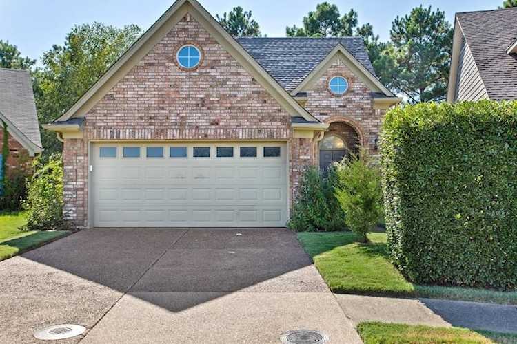 10103 Cross Valley Dr Cordova, TN 38018