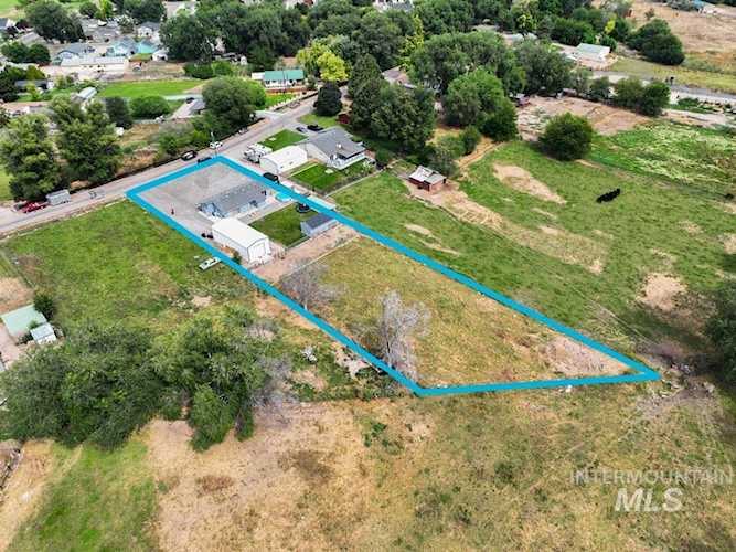 737 Arrowhead Dr. Nampa, ID 83686
