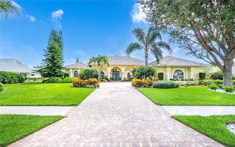 8888 Misty Creek Dr Sarasota, FL 34241