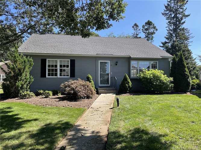19 Aylesbury Circle #19 Madison, CT 06443