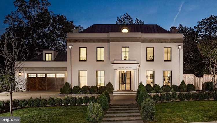 9113 Redwood Ave Bethesda, MD 20817