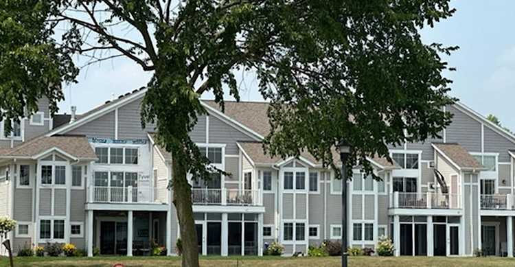 2609-3 Bay Harbor Circle Green Bay, WI 54304-4827 condo for sale, MLS#50279117 - Dallaire Realty Photo 1