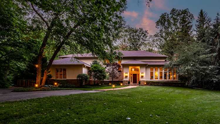 5977 S 800 E Zionsville, IN 46077
