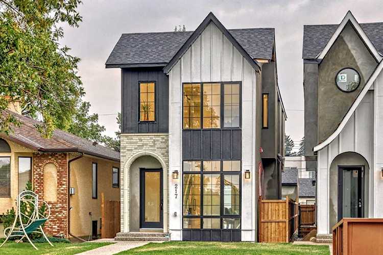 217 24 Ave NW Calgary, AB T2M 1X2