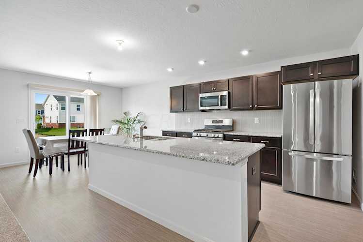 8376 Apricot Way Plain City, OH 43064
