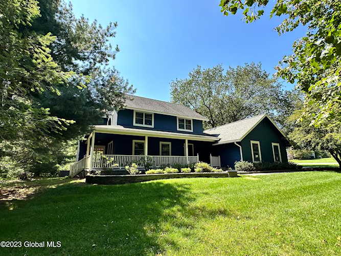84 Dubois Ln Rexford, NY 12148