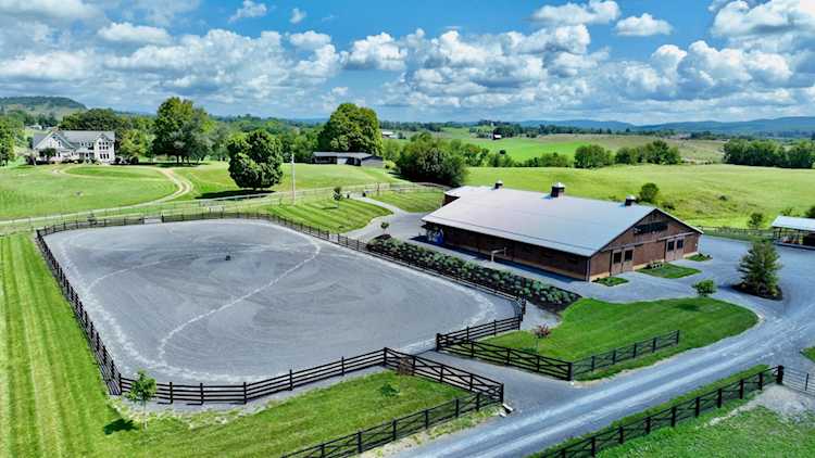 3476 Fairview Rd Lewisburg, WV 24901
