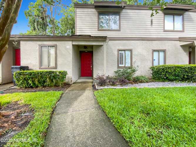 8300 Plaza Gate LN Jacksonville, FL 32217