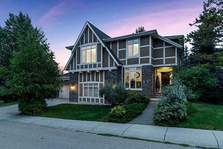 8 Spring Willow Place SW Calgary, AB T3H 5Z3