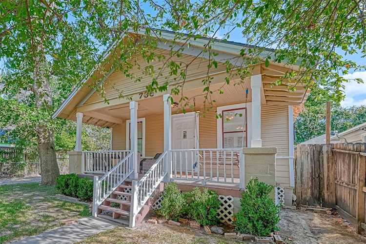735 E 11th 1/2 St Houston, TX 77008