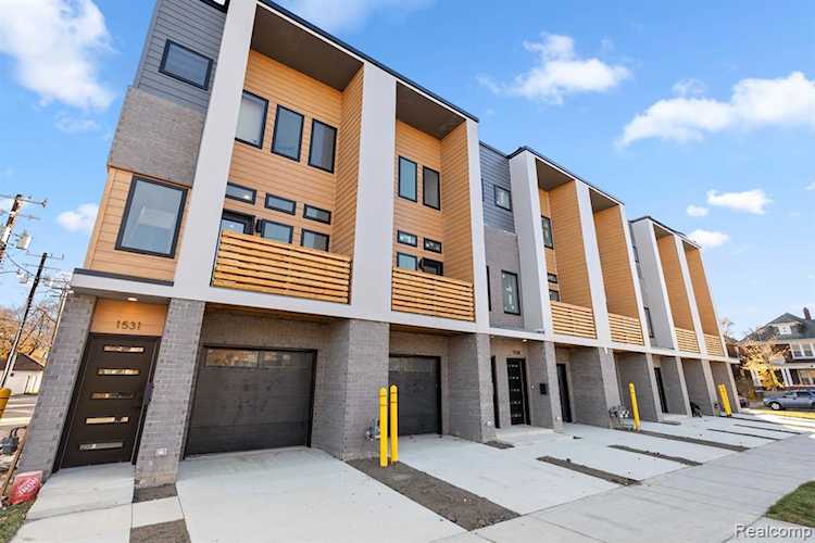 1535 Pallister #8 Detroit, MI 48206