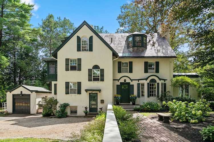 21 Windsor Rd, Wellesley, MA 02481 - $2,335,000 - MLS#73146566 Photo 1