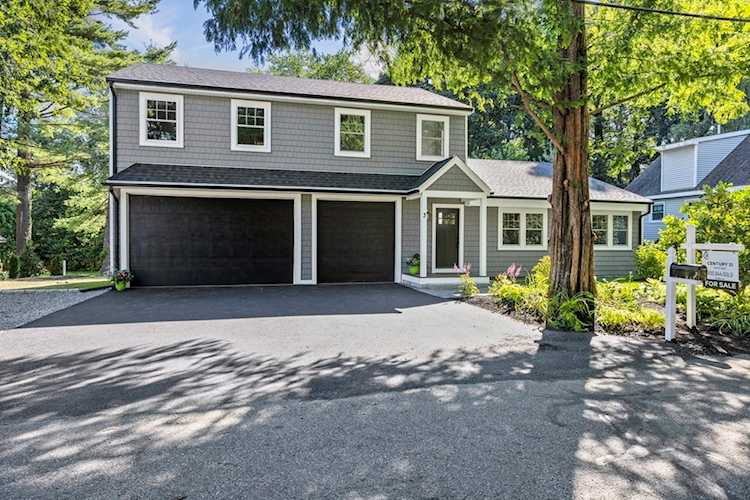 3 Shirley Ave in North Reading, MA - Century 21 New England Photo 1