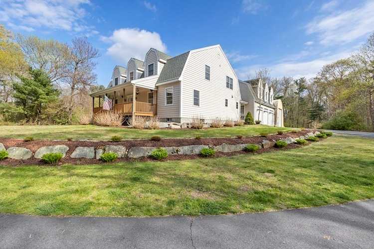 16 Brownfield Dr Bridgewater, MA 02324