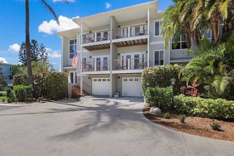 3806 6th Ave Holmes Beach, FL 34217