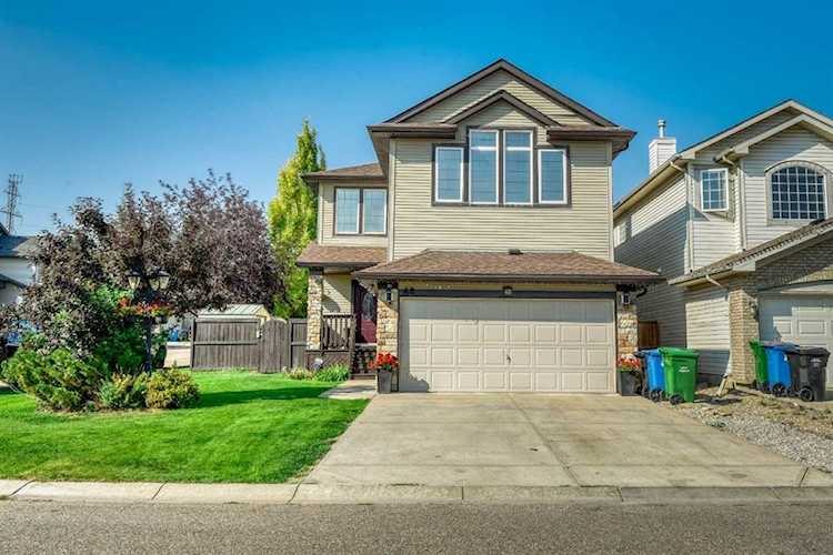 48 Evanscove Heights NW Calgary, AB T3P 0A4