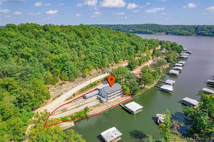 29 Vine St Edwards, MO 65326