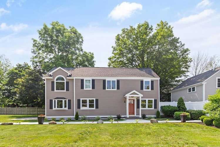 42 South Main Street #2 Topsfield, MA 01983 | MLS 73119695 Photo 1