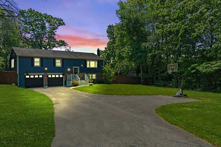 36 Mayflower Dr Wenham, MA 01984 | MLS 73121719 Photo 1