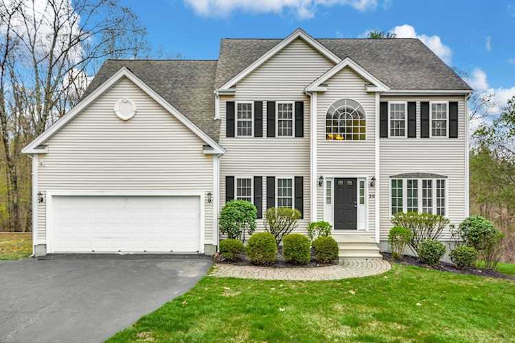 26 Glen Rd Hopkinton, MA 01748