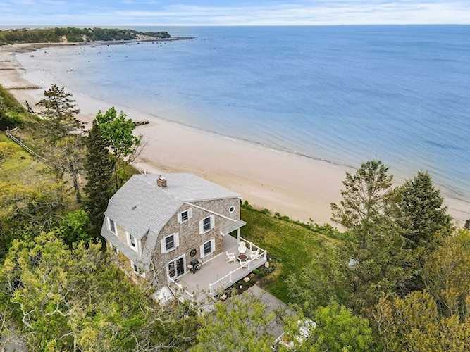111 Manomet Ave Plymouth, MA 02360