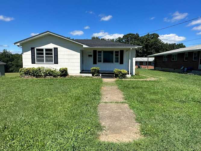 1004 11th St Altavista, VA 24517