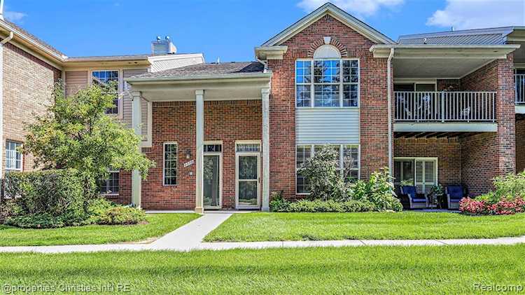 1772 Flagstone Circle Rochester, MI 48307
