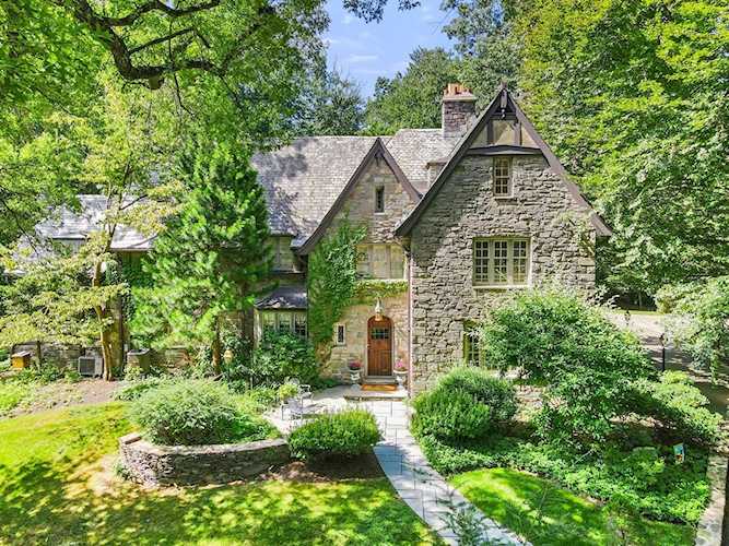 110 Hundreds Road Wellesley, MA 02481