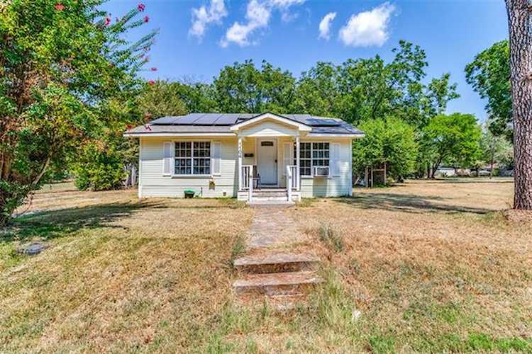1104 S 4th Street Bonham, TX 75418
