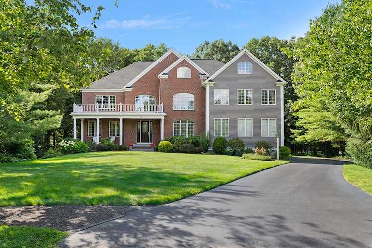 14 Joslin Ln Southborough, MA 01772