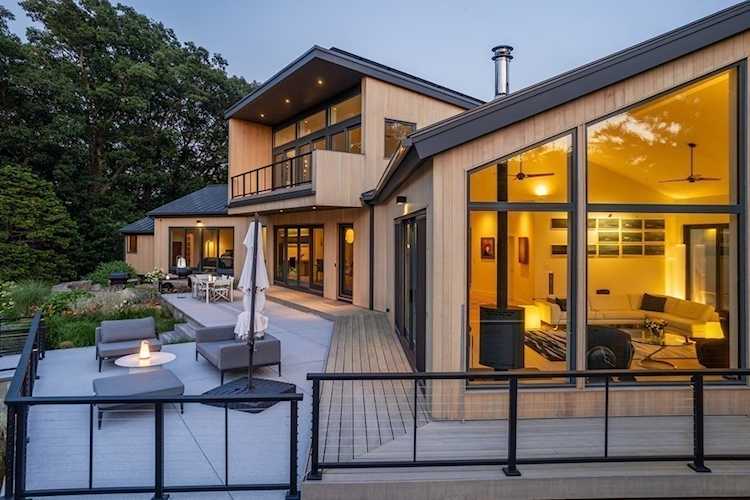 8 Marchant St Rockport, MA 01966