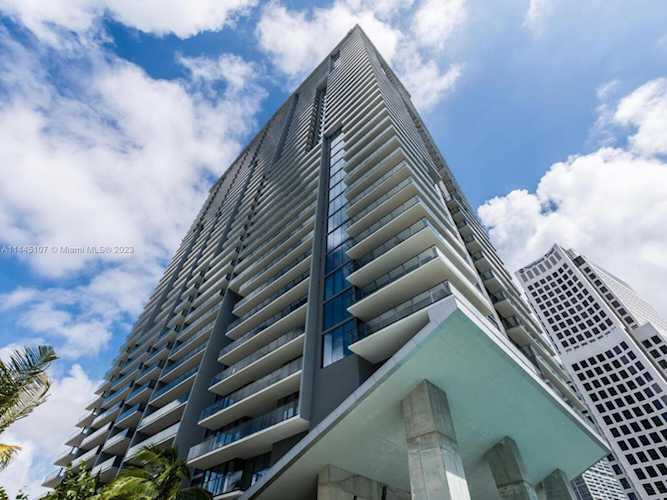 68 SE 6th St #PH4303 Miami, FL 33131