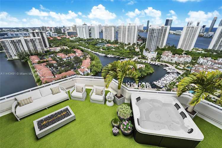 1000 W Island Blvd #PH9 Aventura, FL 33160