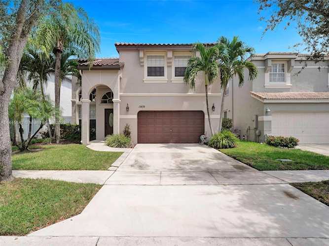 15839 NW 10th St Pembroke Pines, FL 33028