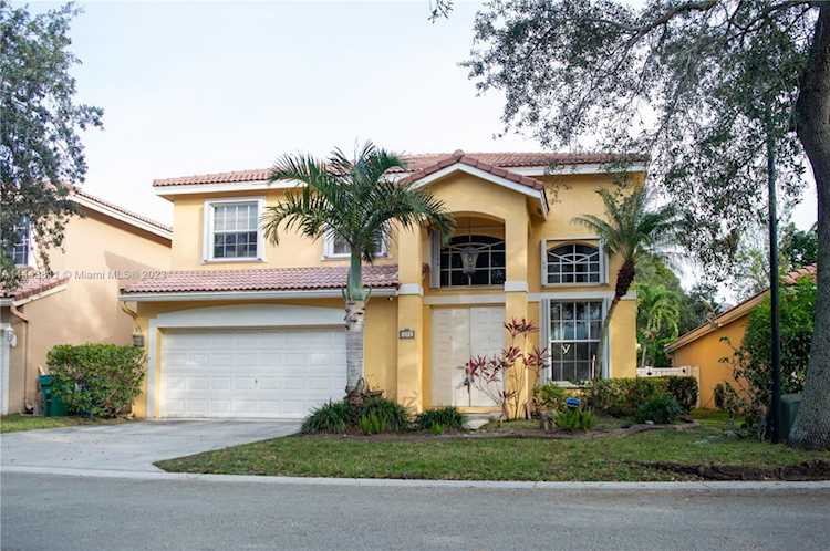 433 NW 115th Ter Coral Springs, FL 33071