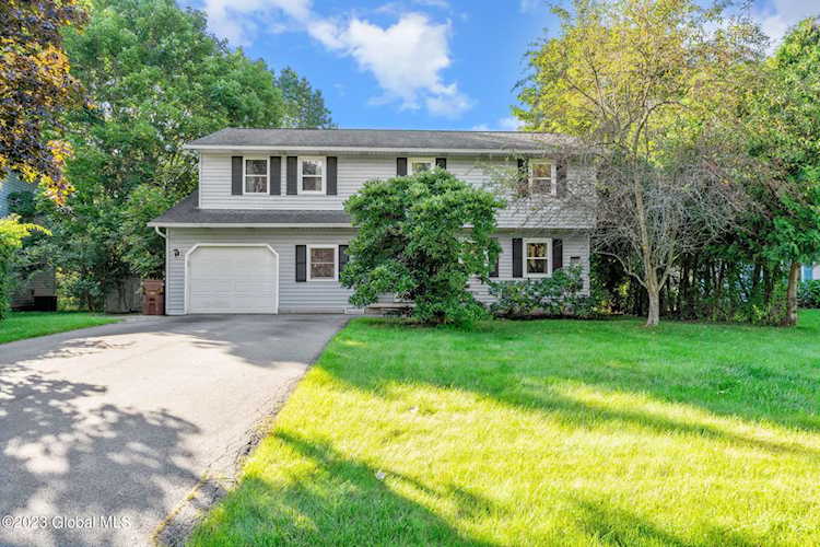 50 Wakefield Ct Delmar, NY 12054