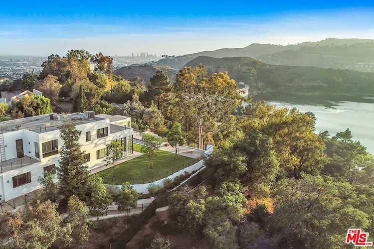 2780 Creston Dr Los Angeles, CA 90068