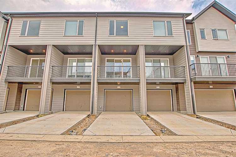 206 Skyview Ranch Circle NE Calgary, AB T3N 1Y8