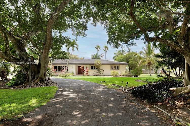 13500 SW 69th Ave Pinecrest, FL 33156