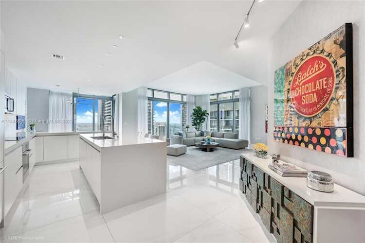 88 SW 7th St #4101 Miami, FL 33130