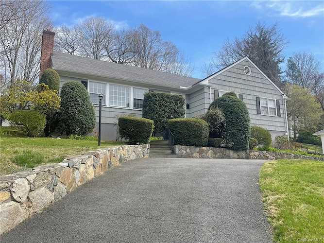 44 Church Ln Scarsdale, NY 10583