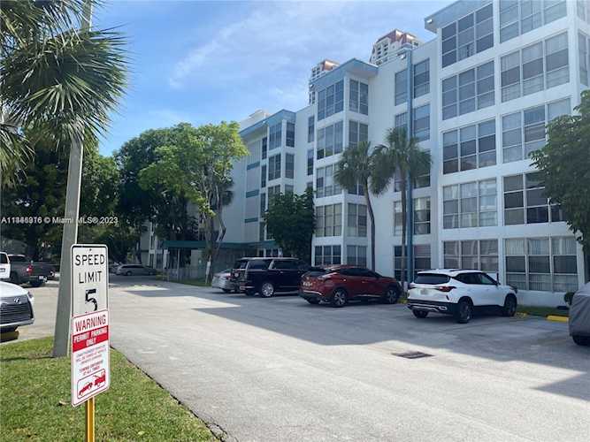 17560 Atlantic Blvd #218 Sunny Isles Beach, FL 33160