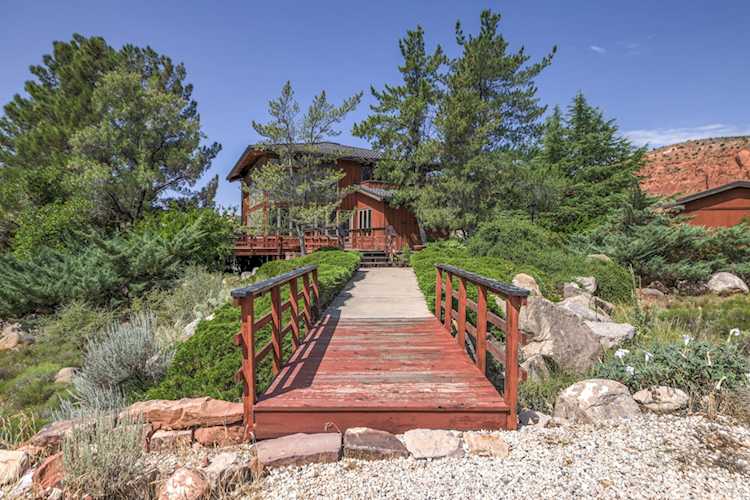 2001 Silver Reef Leeds, UT 84746