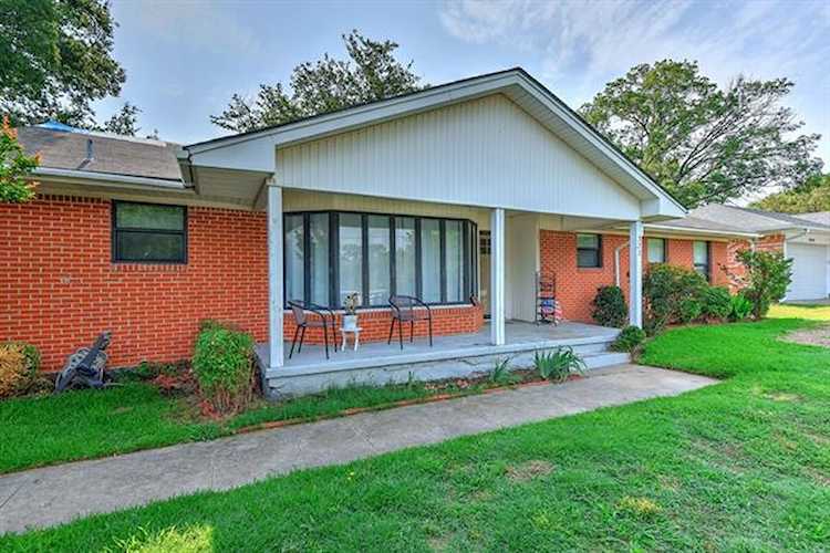 322 Center Street Whitesboro, TX 76273