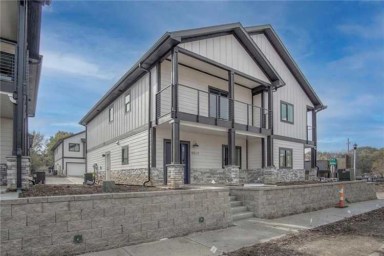 9921 W 88th St Overland Park, KS 66212
