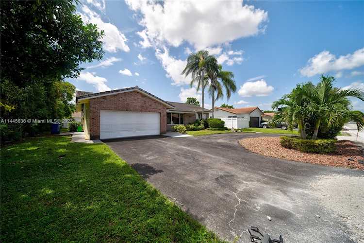 7506 NW 42nd St Coral Springs, FL 33065