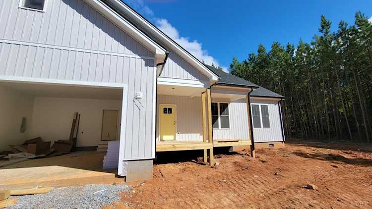 4 Red House Rd Rustburg, VA 24588