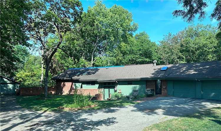 7416 Juniper Dr Prairie Village, KS 66208