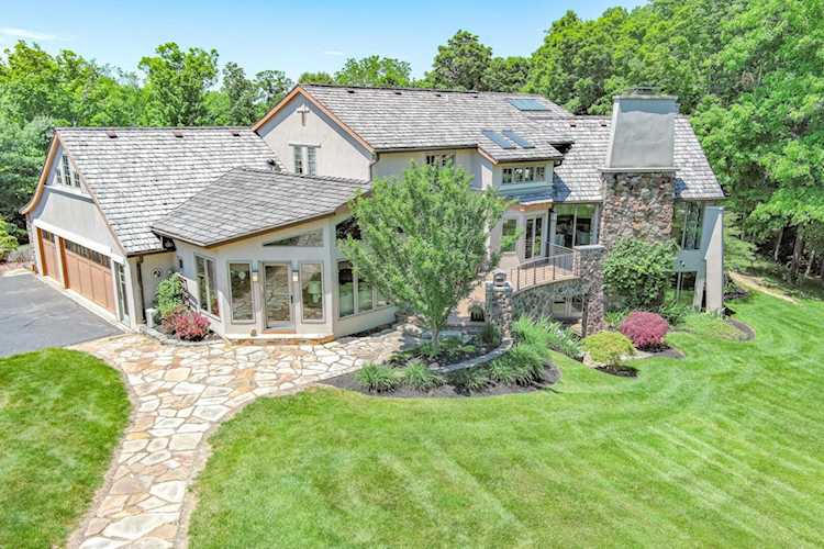 7525 Perry Road Delaware, OH 43015