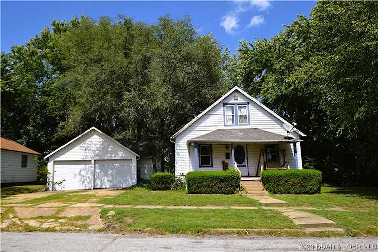 429 W North St Eldon, MO 65026